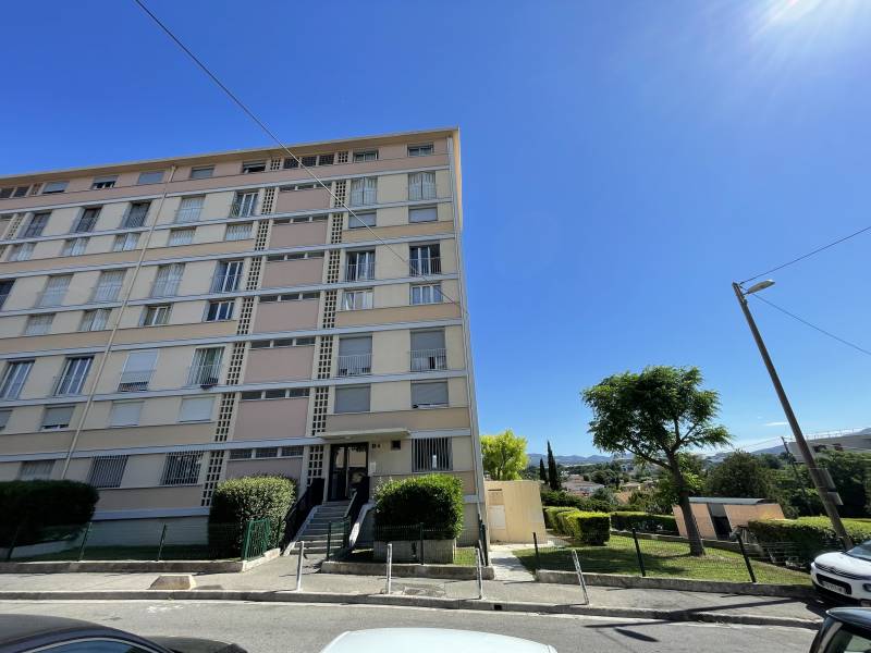 Appartement de Type 3 Traversant avec Balcon Marseille 13éme  Proche Commodités