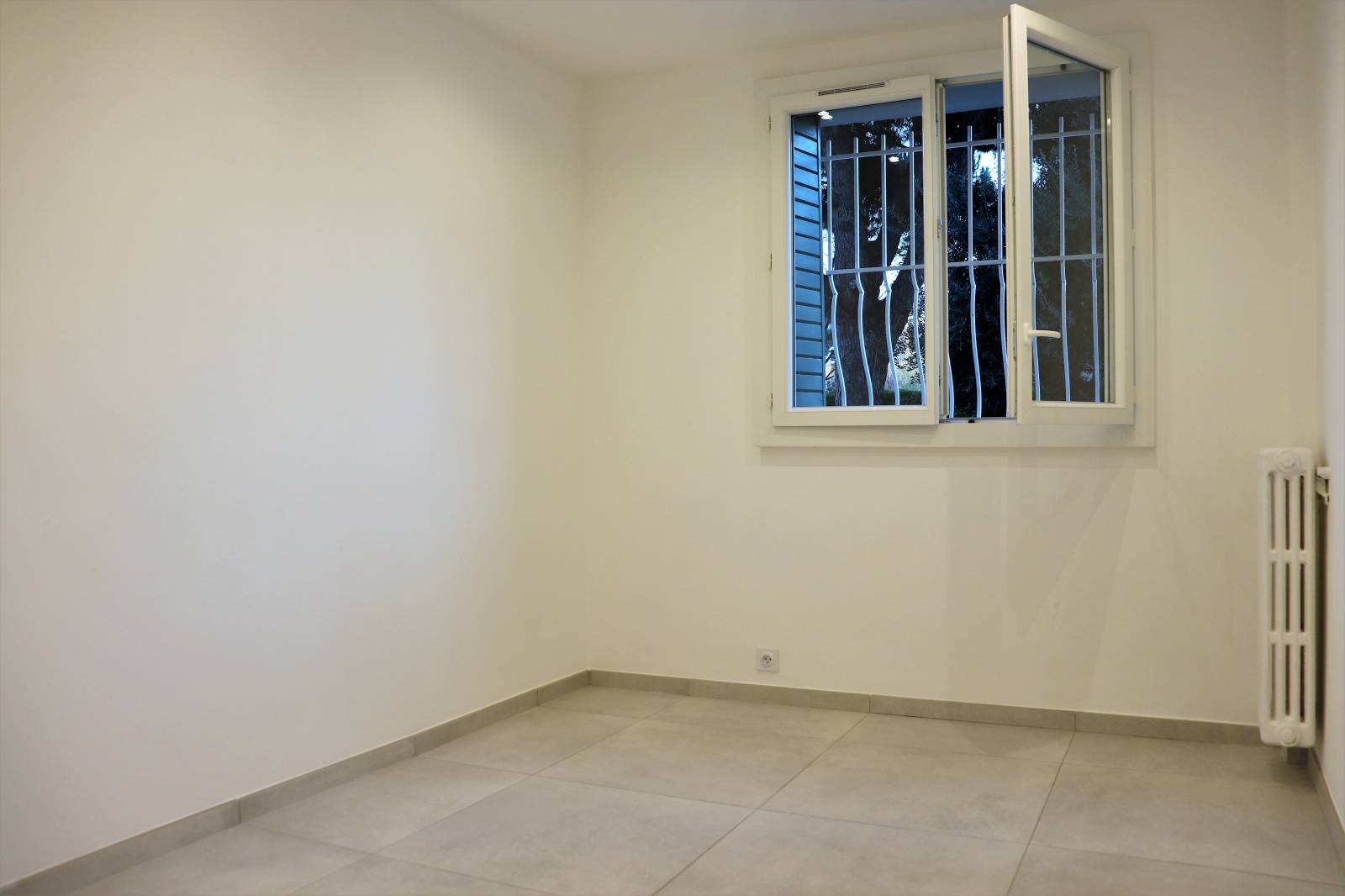 Appartement de type 3 avec cave 13008 Marseille  