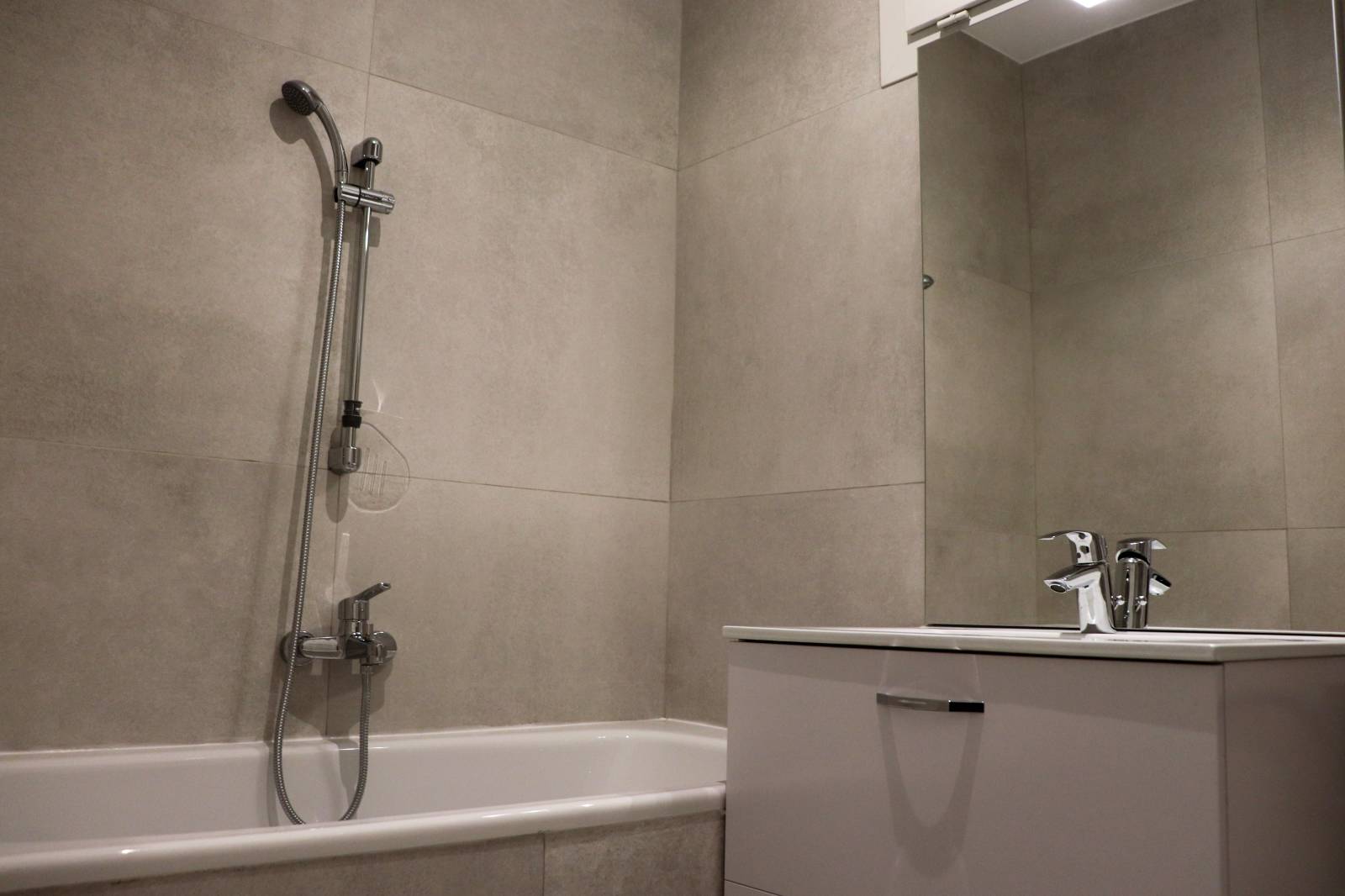 Appartement de type 3 avec cave 13008 Marseille  