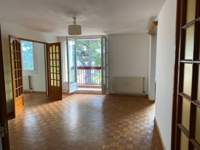 type 4 Marseille les olives calme