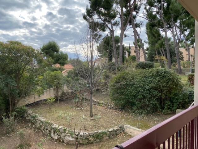 type 4 Marseille les olives calme