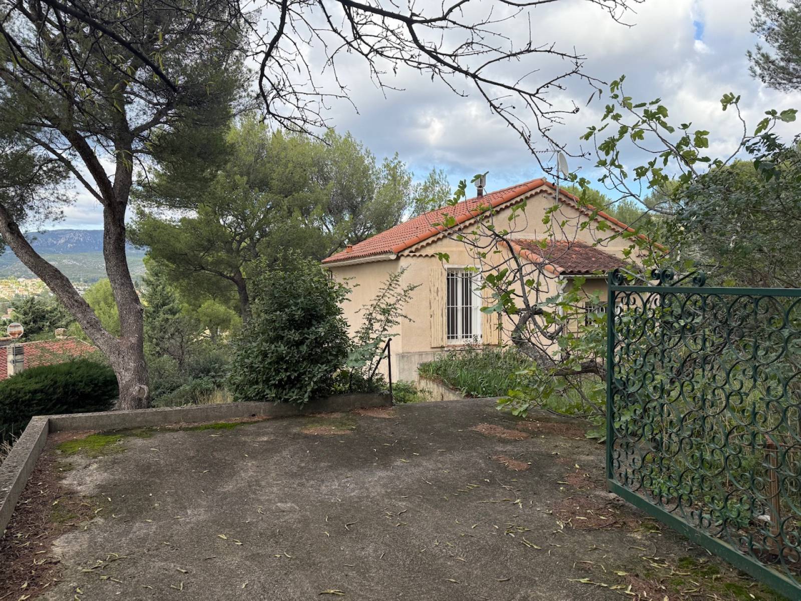 Maison TYPE 3 SUR 825M2 13190  