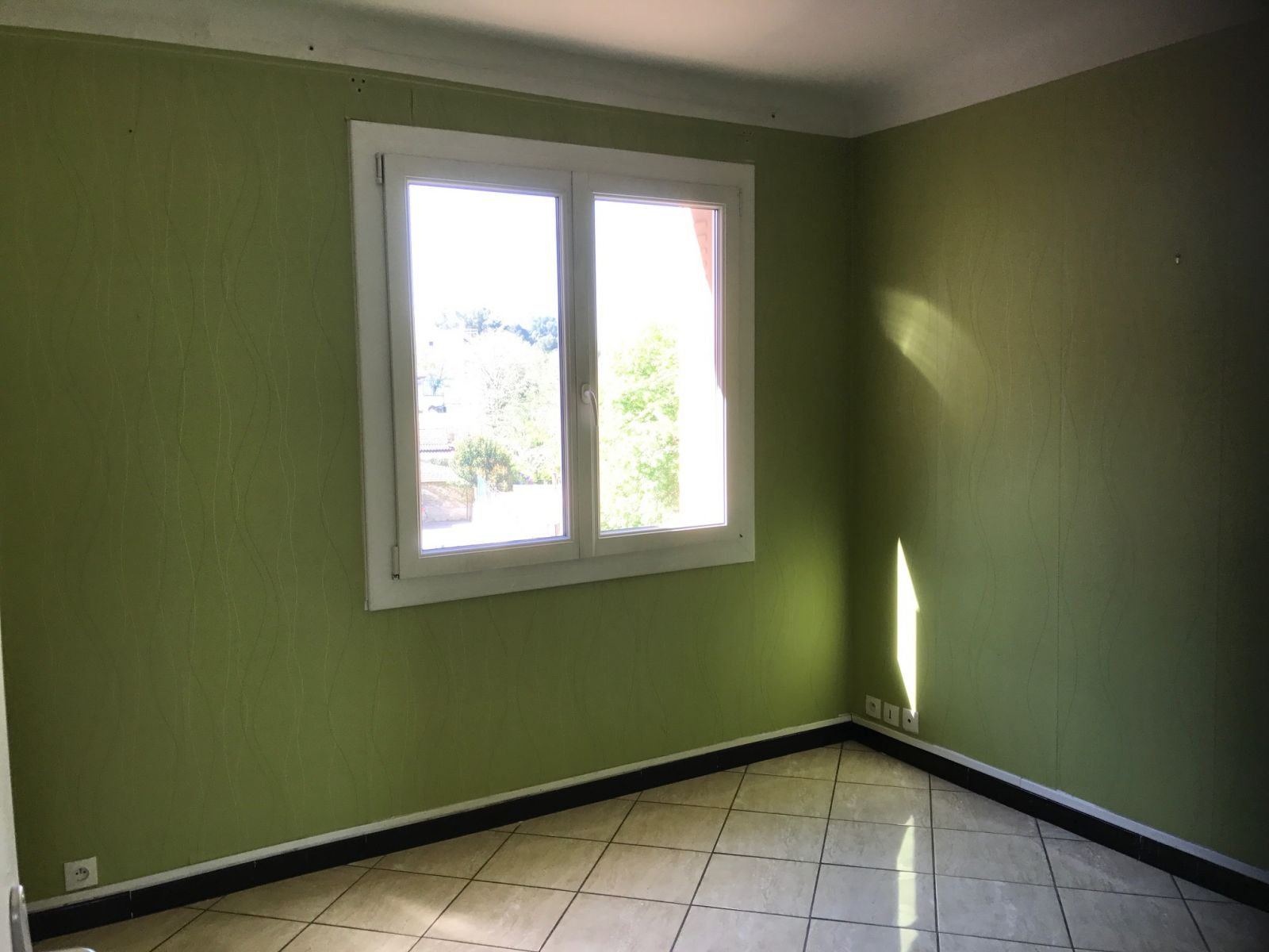 TYPE 3 AUBAGNE PROXIMITE CENTRE vue dégagée