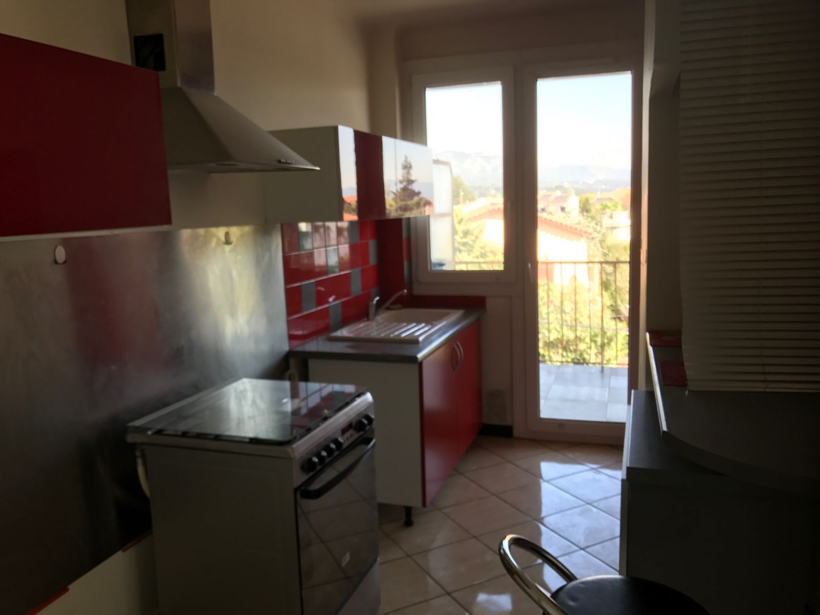TYPE 3 AUBAGNE PROXIMITE CENTRE vue dégagée