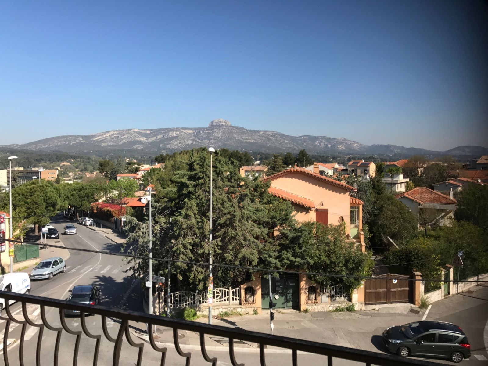 TYPE 3 AUBAGNE PROXIMITE CENTRE vue dégagée