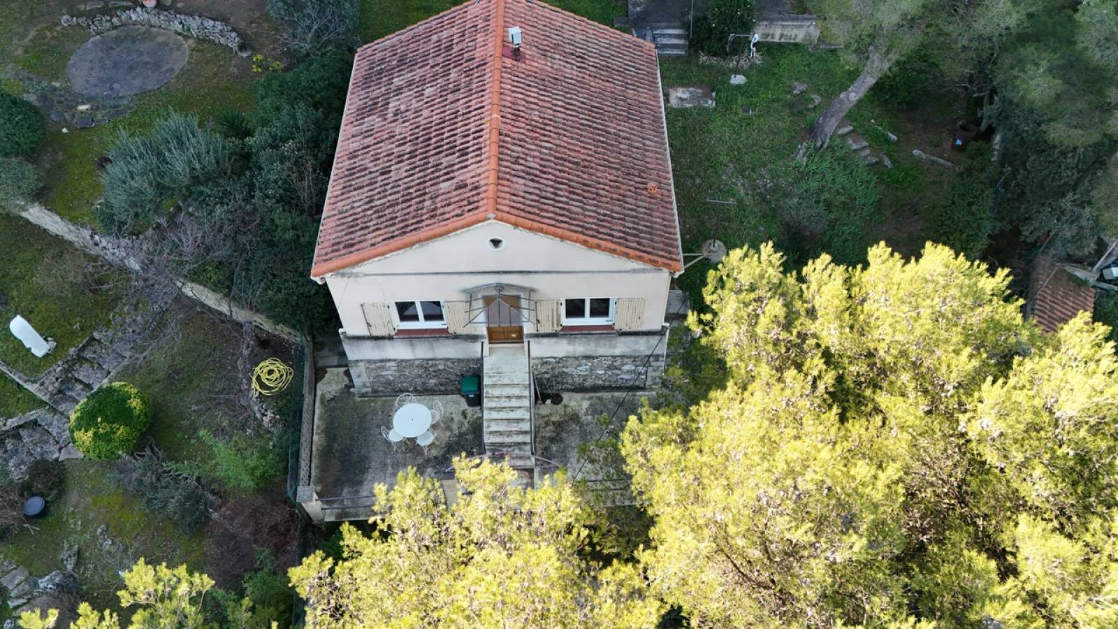 Maison TYPE 3 SUR 825M2 13190  