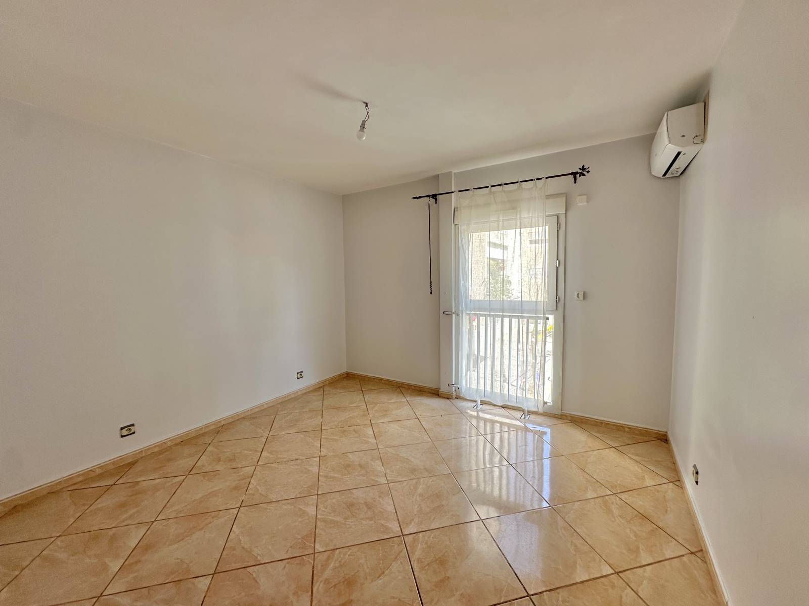 TYPE 4 102m²  centre Plan de Cuques  