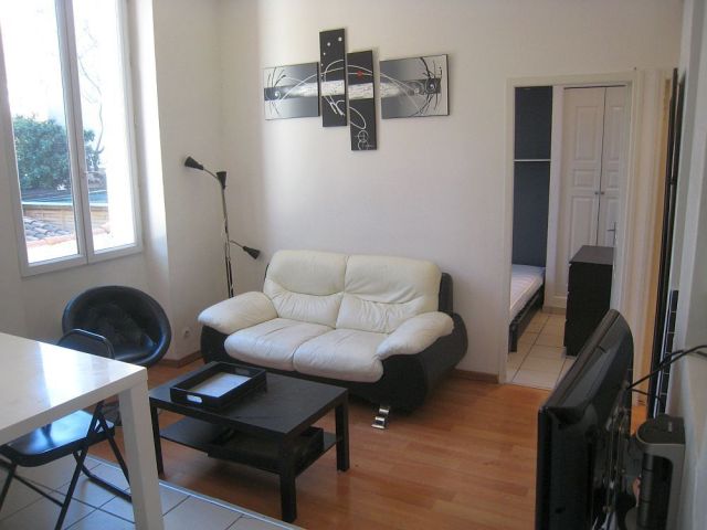 type 2 Marseille  4ém cinq avenue rez de chaussé