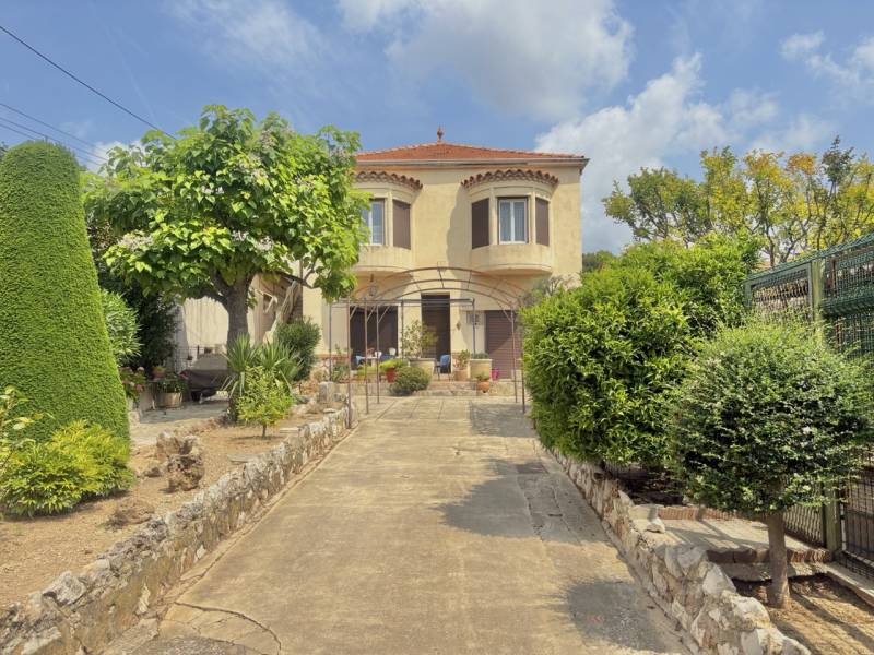 Maison de type 6 d'environ 137m2 divisée en deux appartements de type 3 Plan de Cuques  