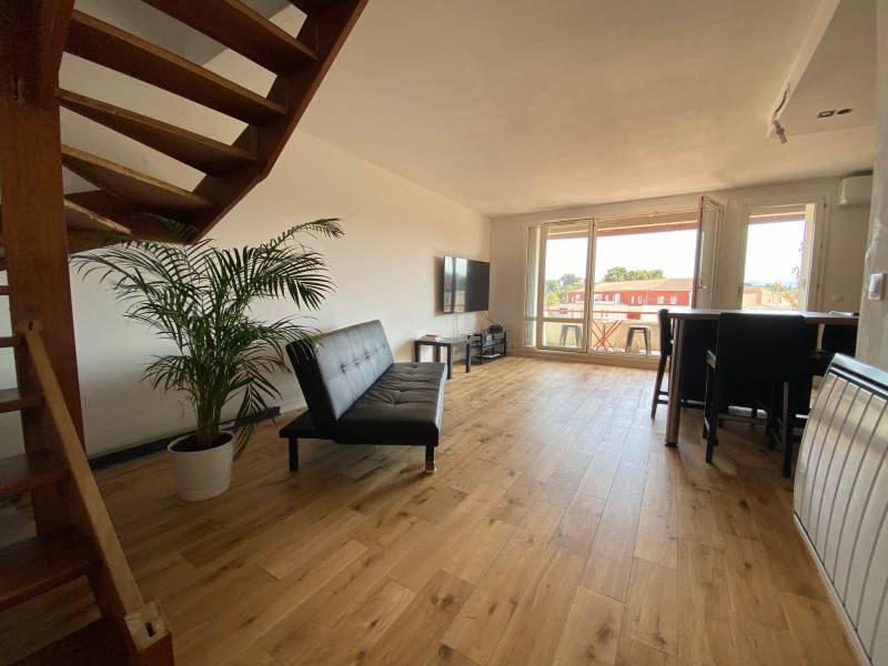 Appartement de type 3 en duplex, au dernier étage Plan de Cuques Au Coeur du Village 