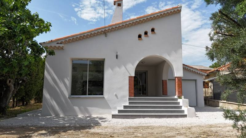 Maison de type 4 garage parcelle 642m² Plan de Cuques centre  