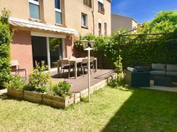 T4 rez de jardin Plan de Cuques centre 