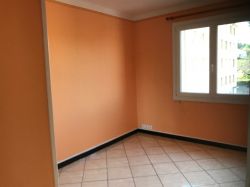 TYPE 3 AUBAGNE PROXIMITE CENTRE vue dégagée